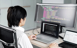 栖霞 ,php声明和调用变量的符号是什么？